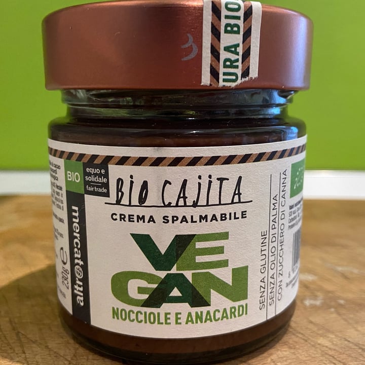 photo of Altro mercato Bio cajita nocciole e anacardi shared by @9mel1na2 on  19 Jan 2022 - review