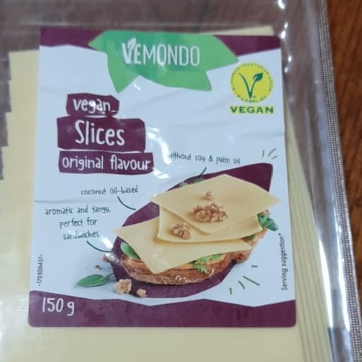 photo of Vemondo Vegan slices original flavour shared by @punxin on  15 Aug 2022 - review