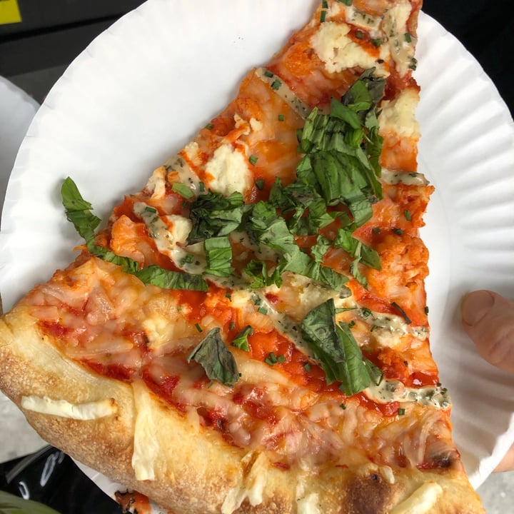 photo of Screamer's Pizzeria Buffalo Cauliflower Vegan Pizza With Basil shared by @ameisherry on  07 May 2020 - review