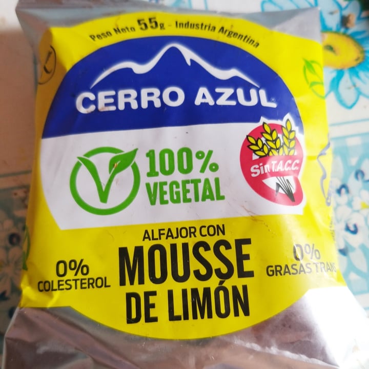 photo of Cerro Azul Alfajor con Mousse de Limón shared by @gabeee on  26 Feb 2022 - review