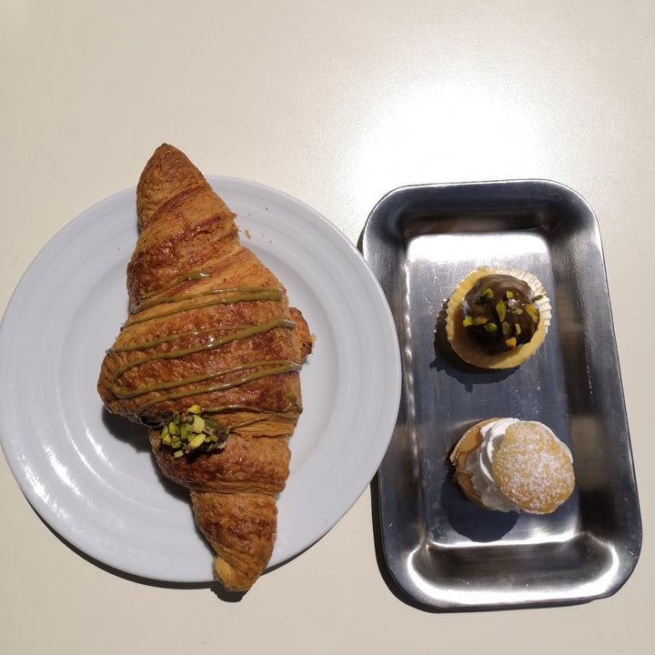 photo of Ratatouille Vegan Food Croissant Al Pistacchio shared by @botanicflora on  26 May 2021 - review