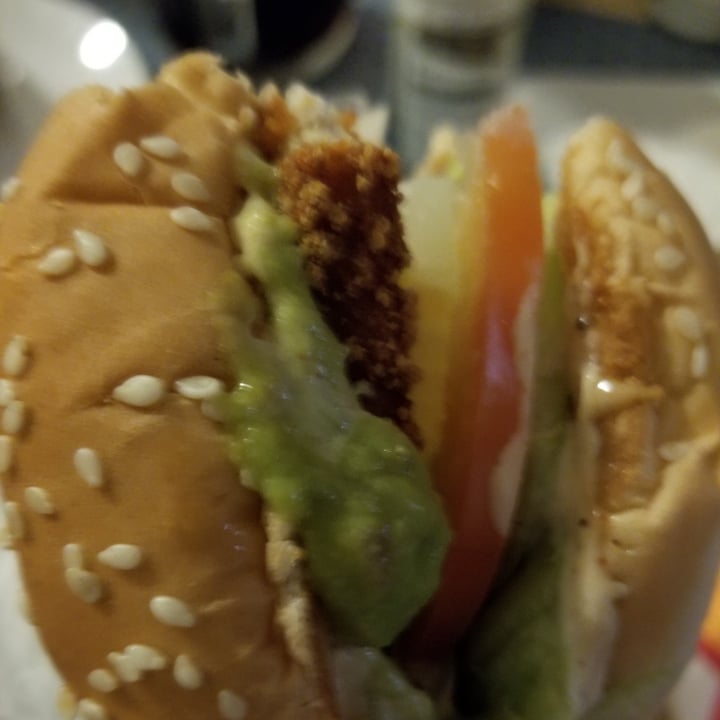 photo of Carl's Jr Guacamole Plant-based Burger shared by @skb1010 on  19 Dec 2020 - review
