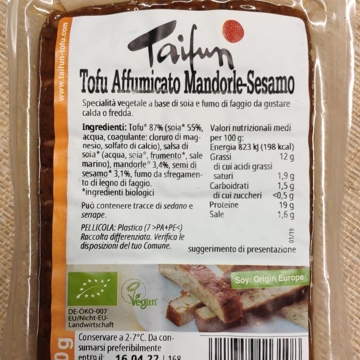 review photo of Taifun Tofu affumicato mandorle sesamo shared by @silviasgribbia on 06 Apr 2022 - review