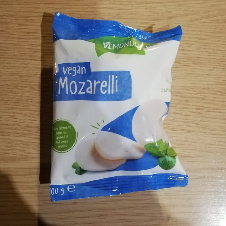 review photo of Vemondo Vegan Mozarelli shared by @penninalove on 21 Jan 2022 - review