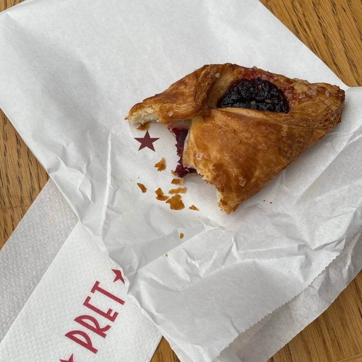 photo of Pret A Manger Very Berry Croissant shared by @oliveu on  16 Oct 2020 - review