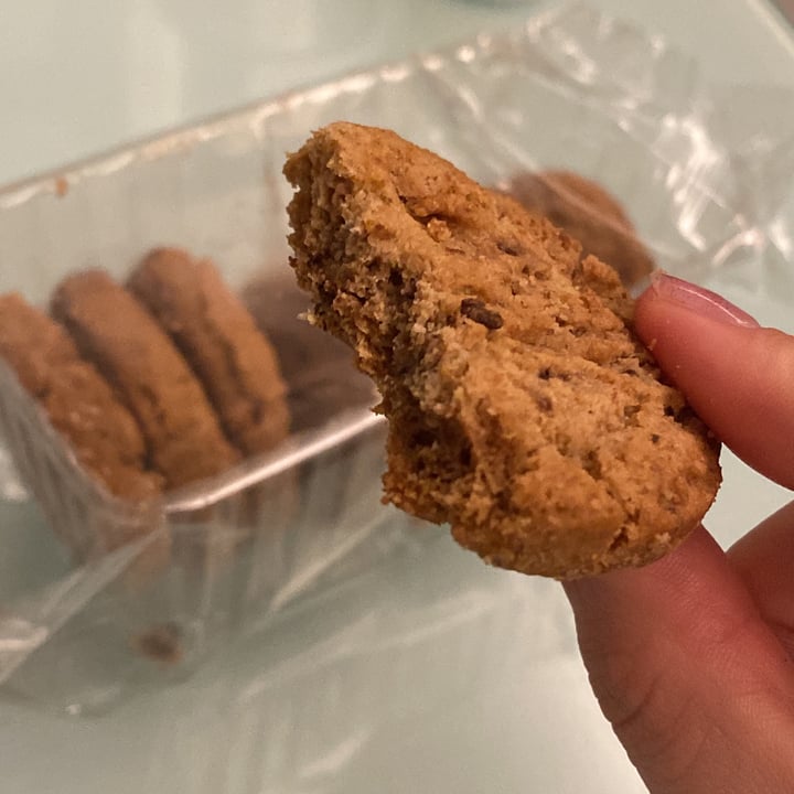 photo of Vemondo  Oat cookies - Choc Chunks and Orange shared by @vegiuly on  02 Oct 2022 - review