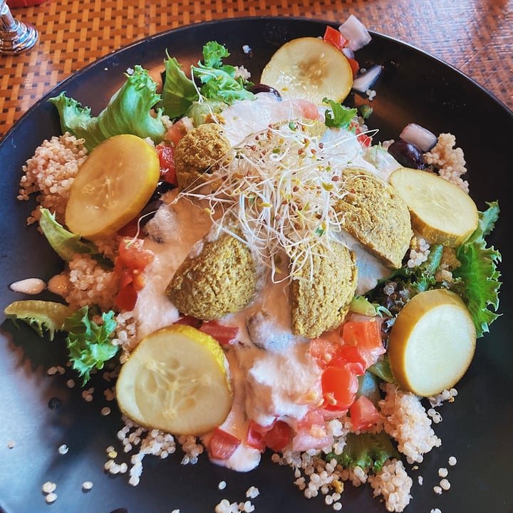 photo of Organic Garden Cafe Mediterranean Bowl shared by @rachrice on  05 Aug 2021 - review
