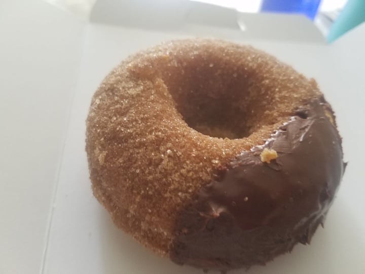 review photo of PARLOUR VEGAN BAKERY® BOCA Churro Donut shared by @rainandsnow on 30 Dec 2019 - review