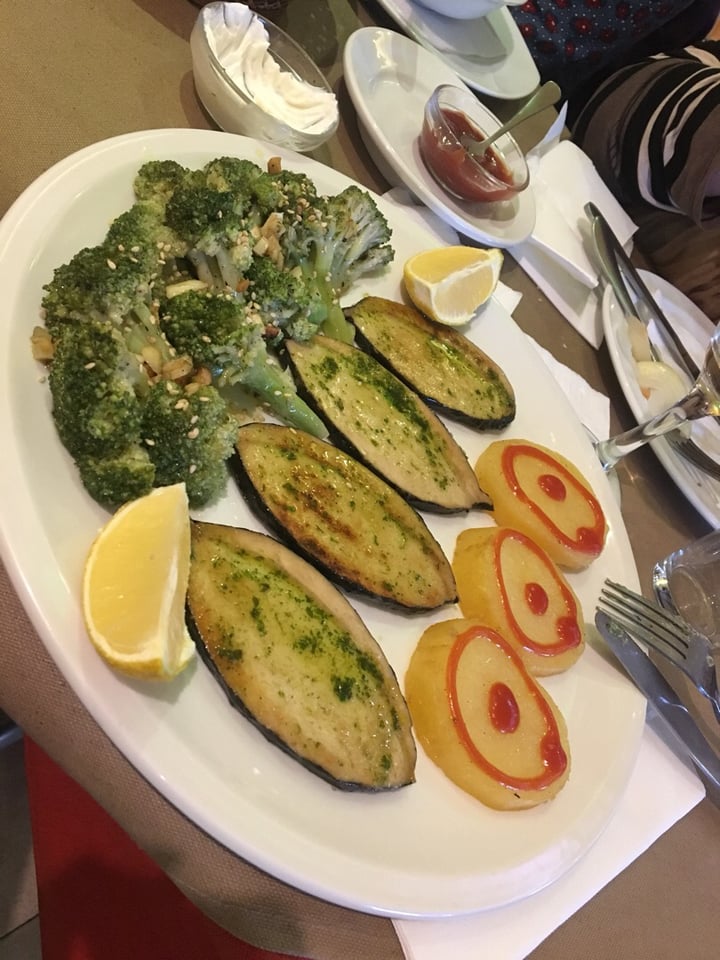 review photo of Aloe-Restaurante Vegetariano y Vegano Filetes de "pescado" shared by @yolandaescri on 28 Nov 2019 - review