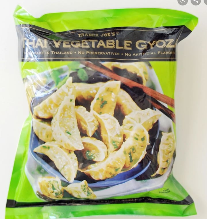 review photo of Trader Joe's Thai Vegetable Gyoza shared by @veganprani on 13 Nov 2019 - review