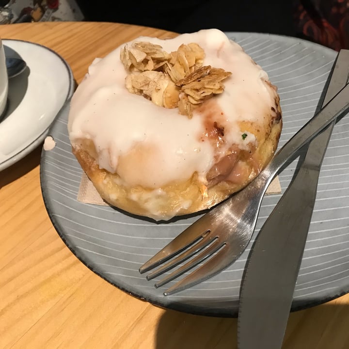 review photo of Delish Vegan Doughnuts Strawberry dream shared by @maytetxu on 22 Nov 2021 - review