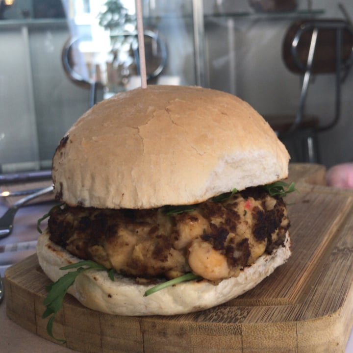 review photo of Bar Cóctel Café Mezclum Hamburguesa De Garbanzos shared by @miriamf96 on 05 Sep 2022 - review