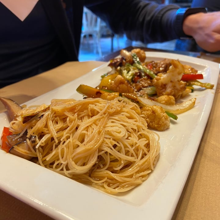 photo of Caravanserai Café Nopollo teriyaki con wok de vegetales shared by @jula on  05 Apr 2021 - review