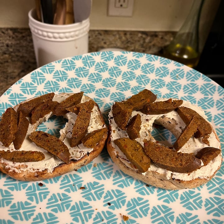 photo of Treeline Cheese Chive and onion cream cheese shared by @elenaguijarro on  03 Feb 2022 - review