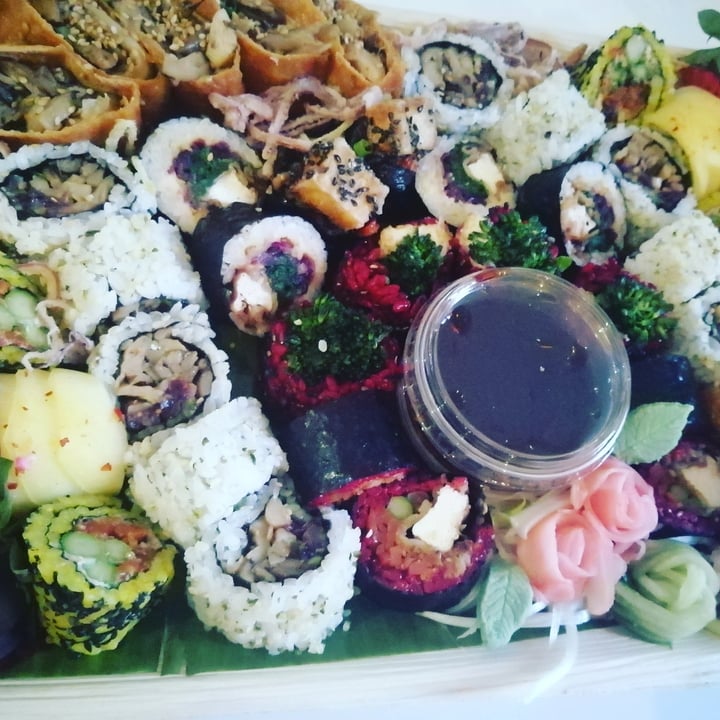 photo of sushi d'amor Double Lush Vegan Combo 30 Piece shared by @zoiiie on  31 Mar 2021 - review