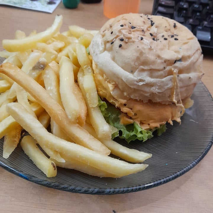 review photo of Ohana AlmaVeg Hamburguesa Pollix Style shared by @analiabalbi on 01 Oct 2022 - review