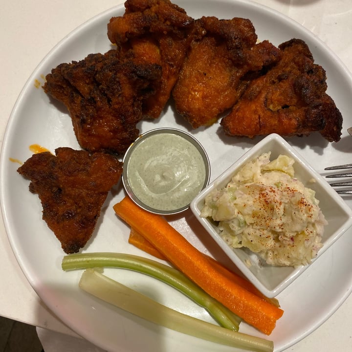 photo of P.S. Kitchen Buffalo Maitake Wings shared by @larissamaluf on  01 Nov 2022 - review