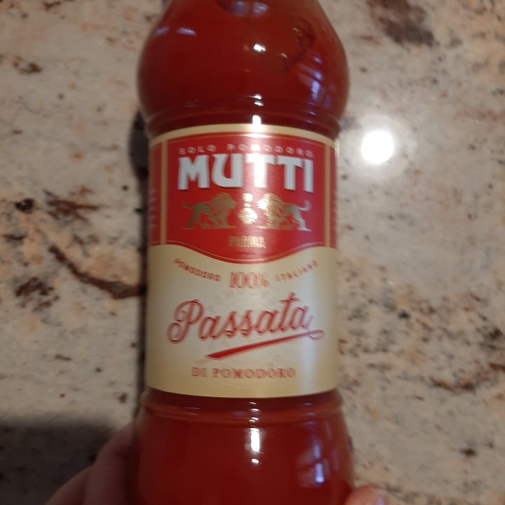 photo of Passata di pomodoro Pomodoro Mutti shared by @erypat on  29 Mar 2022 - review