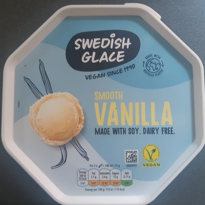 photo of Swedish Glace Smooth Vanilla ice cream tub shared by @anitalianintheuk on  26 Jun 2022 - review