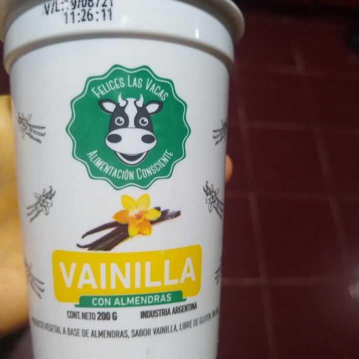 photo of Felices Las Vacas Yogurt de Vainilla y Almendras shared by @magalisilvero on  14 Jan 2022 - review