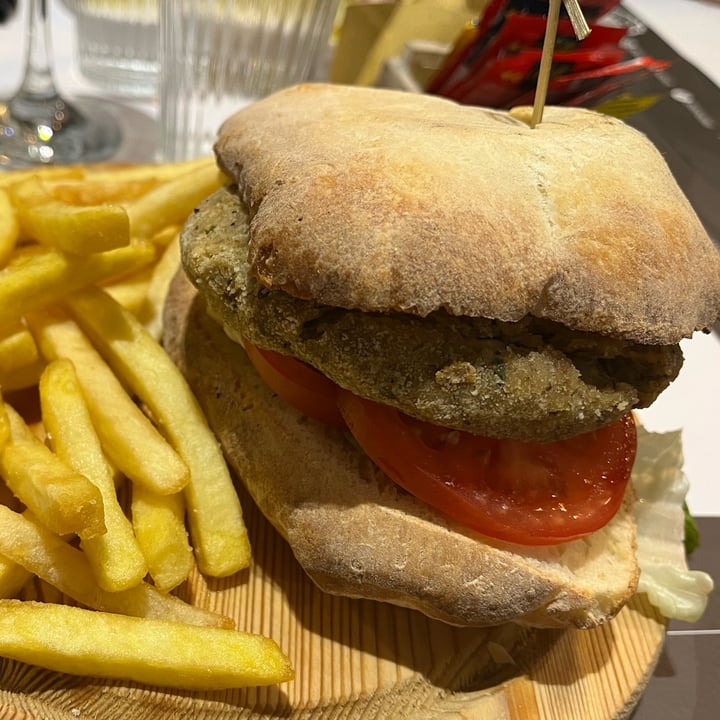 photo of Démodé Vegan Burger shared by @crissimbon on  18 Apr 2022 - review