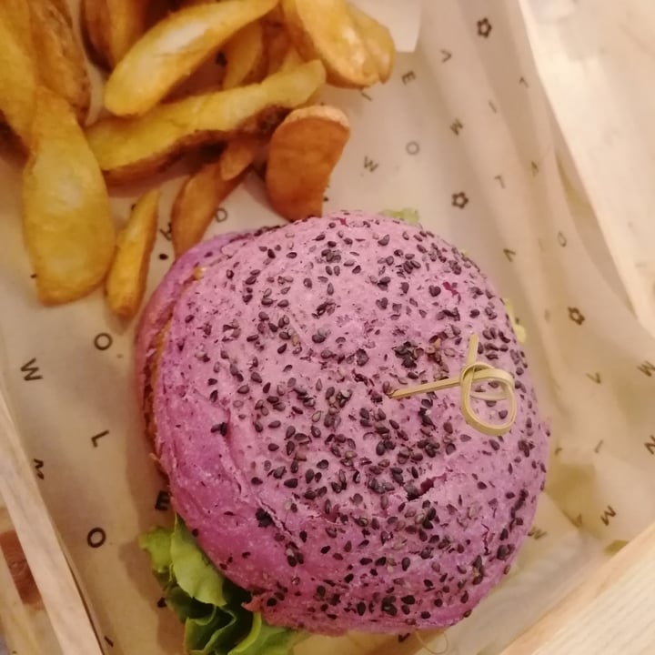 photo of Flower Burger Flower burger shared by @frullu on  06 Jun 2022 - review