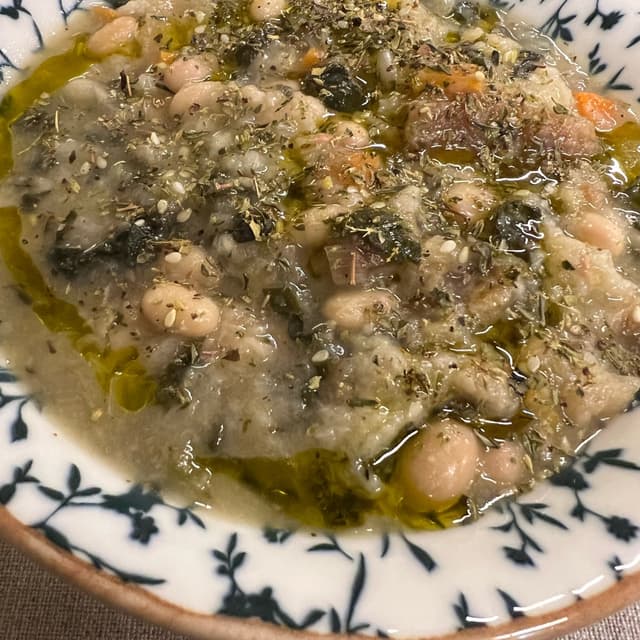 Foto del piatto “Zuppa di cavolo nero, pane e fagioli”