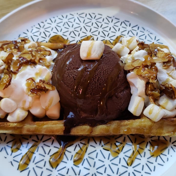 review photo of Zelati Dessert Cafe Vegan waffle dessert shared by @smegolvsky on 17 Nov 2021 - review
