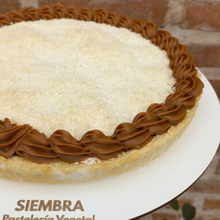 photo of siembra pasteleria vegetal Tarta De Coco Y Dulce De Leche shared by @leeoalva on  08 Jun 2022 - review