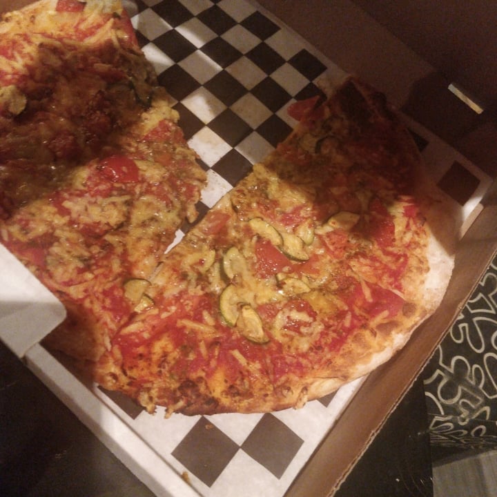 review photo of CHEZ ZAC Pizzeria - Delivery / Livraison / Takeaway Thai Pizza shared by @wishes on 02 Nov 2021 - review