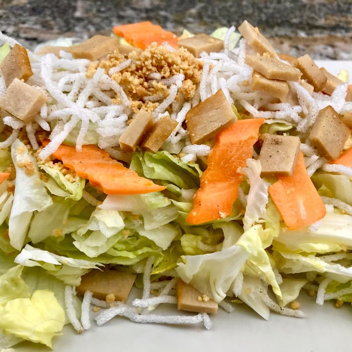 photo of Loving Hut Amazon Salad shared by @pdxveg on  23 Jan 2021 - review