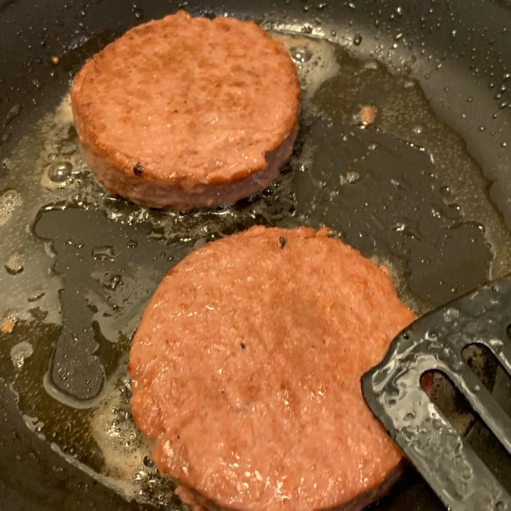 photo of Beyond Meat Beyond Meat Cookout Classic Plant-based Burger Patties shared by @gabywoofwoof on  28 Aug 2021 - review