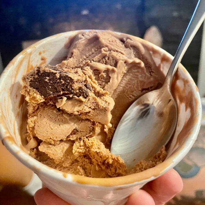 photo of Honey’s Ice Cream double chocolate chip brownie shared by @xdarrenx on  12 Aug 2021 - review