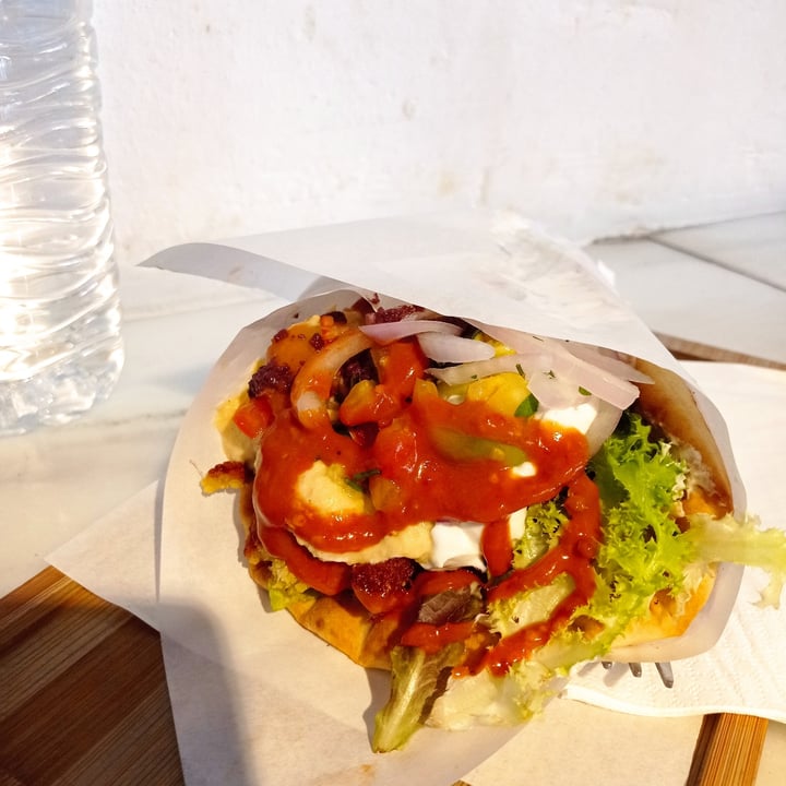 photo of Dionisos THE QUICK GREEK Pita De Falafel shared by @omarchelechg on  14 Aug 2022 - review
