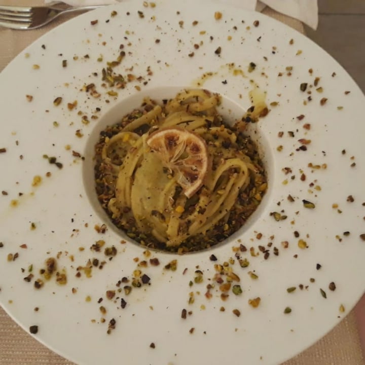 photo of Pesto di Pistacchio Linguine Al Pesto Di Pistacchi shared by @alotlikejess on  28 Nov 2021 - review