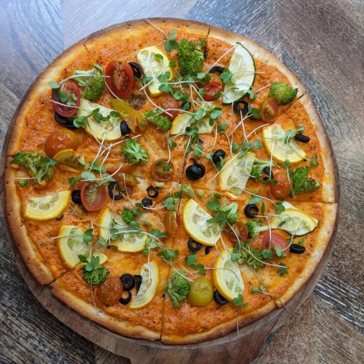 photo of Lyfe by Soul Garden Bistro Pizza verde vegan shared by @praveen64l on  01 Nov 2022 - review