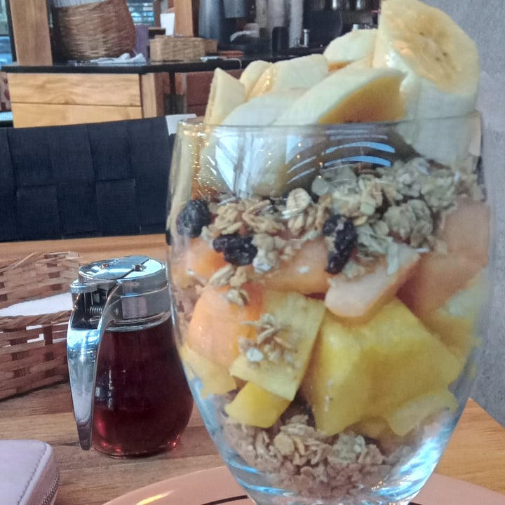photo of Café Las Flores Fruit Parfait shared by @alexandravegan on  27 Jan 2022 - review