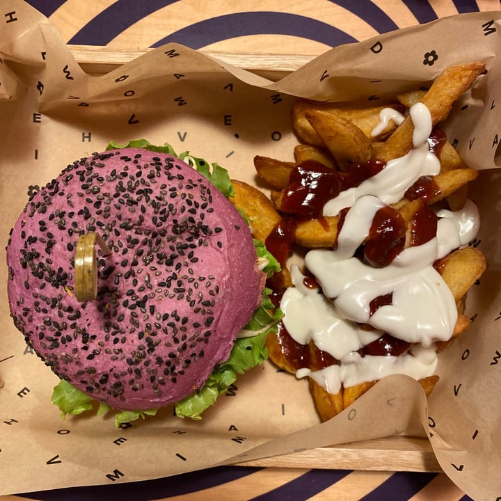 review photo of Flower Burger Cherry bomb shared by @pippoarde97 on 04 Nov 2022 - review