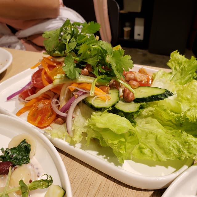 「Thai Sour and Spicy Glass Noodle Salad」の料理の写真