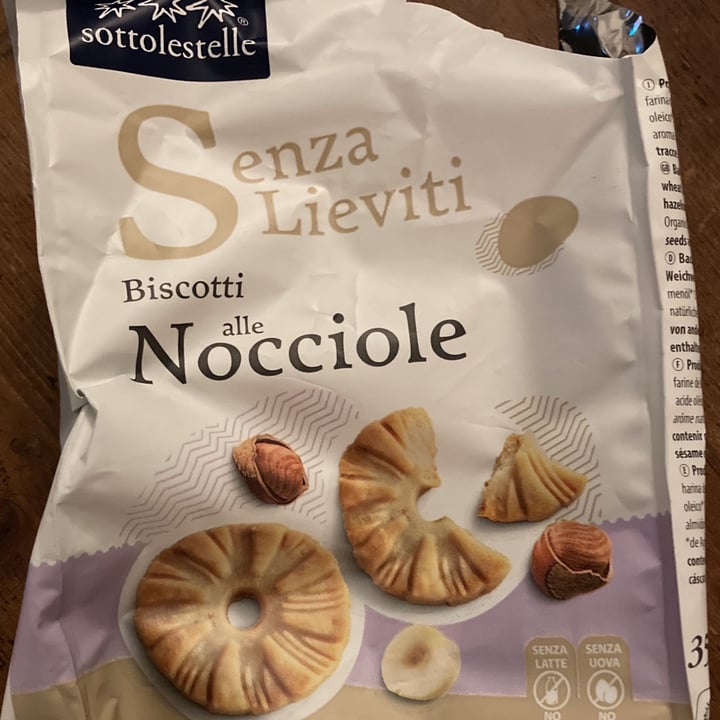 photo of Sottolestelle Biscotti Alle Nocciole Senza Lieviti shared by @silvipoulain on  18 Jun 2022 - review
