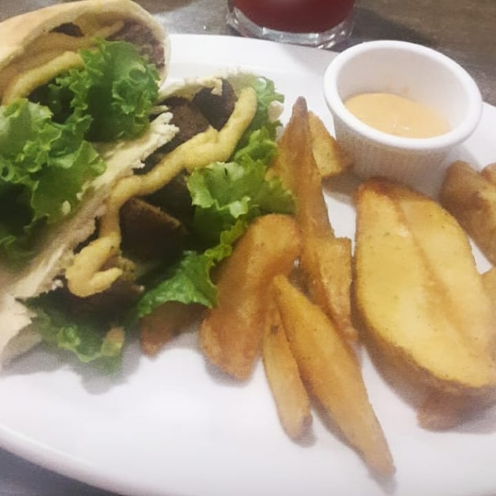 photo of Spoon Multiplaza Escazú Mediterranean Pita 🥙 shared by @vegantacy on  27 Oct 2021 - review