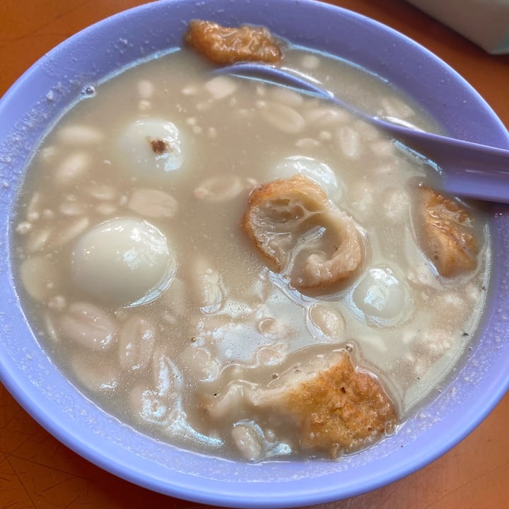 photo of Maxwell Hawker Center Glutinous rice Ball In Peanut Soup shared by @hannahjtan on  21 Jul 2020 - review