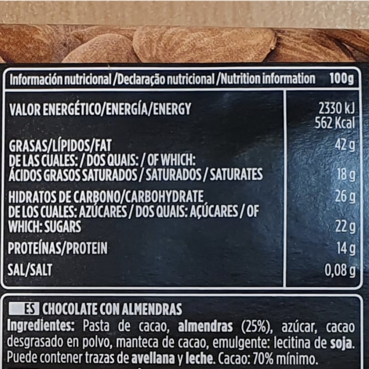 photo of Valor 70% Chocolate Negro Con Almendras shared by @fivefeetvegan on  27 Jul 2022 - review