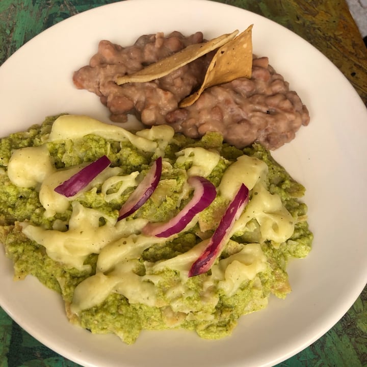 photo of Café Jardín Laureles Chilaquiles verdes shared by @valeriarse on  01 Oct 2020 - review