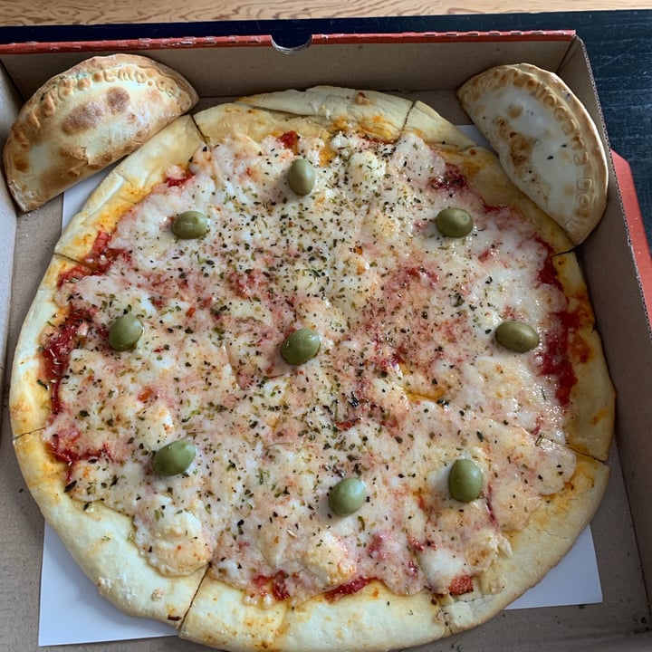 photo of Empanadas de 10 Pizza Muzzarella Empanadas De 10 shared by @pollyrossetti on  25 Jan 2021 - review
