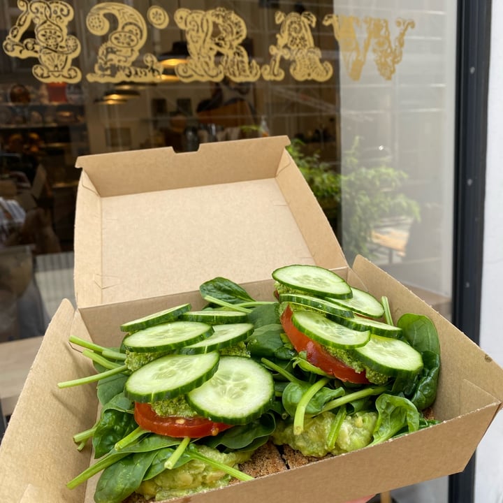 photo of 42Raw Pilestræde avocado & pesto sandwich shared by @mariokajic on  26 Sep 2022 - review