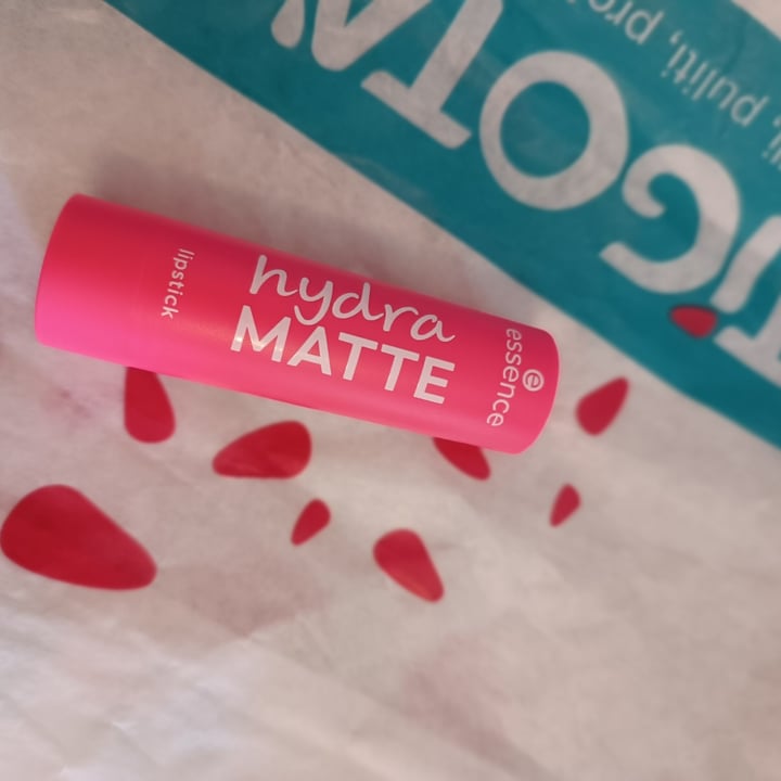 photo of Essence  Lipstick Hydrating Nude shared by @saraesse on  02 Oct 2022 - review