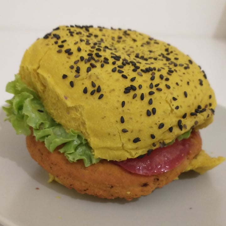 photo of Flower Burger Funky Cecio shared by @thetasteofcherry on  02 May 2022 - review