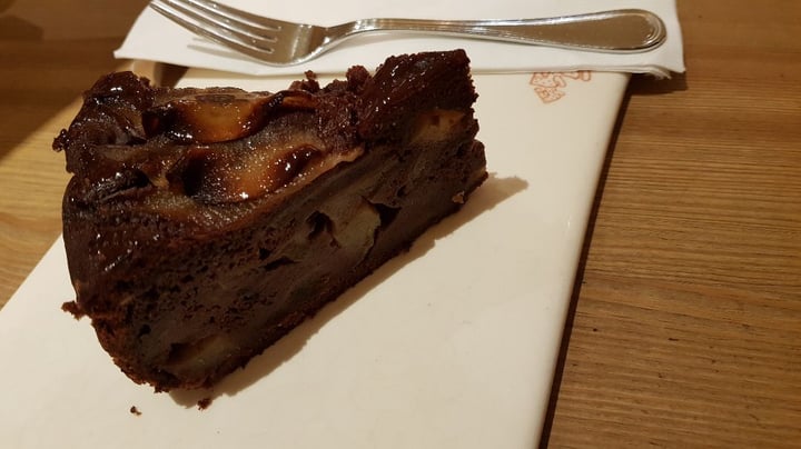 review photo of Le Pain Quotidien Vegan Cocoa Pear cake shared by @veganviks on 25 Dec 2018 - review
