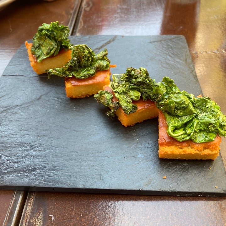 review photo of The pizza OTL Entrada Fainá Con Kale shared by @naranjaypomelo on 14 Mar 2021 - review
